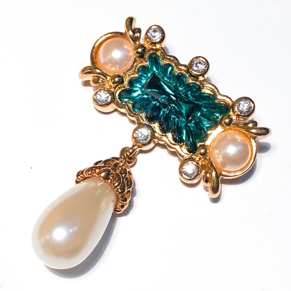 Hutton Wilkinson Pearl and Emerald Green Colored Stone Brooch / Pin - Picture 1 of 16